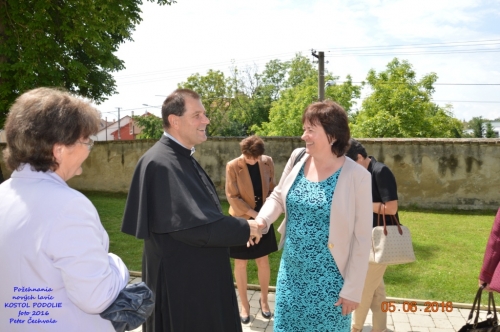 201606051943490.pozehnanie_lavic_v_kostole_122