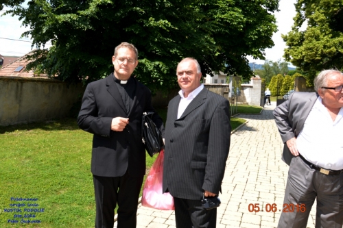 201606051943490.pozehnanie_lavic_v_kostole_146