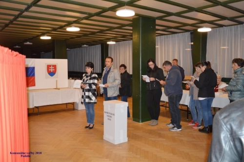 201811102322590.20181110-komun-volby-01