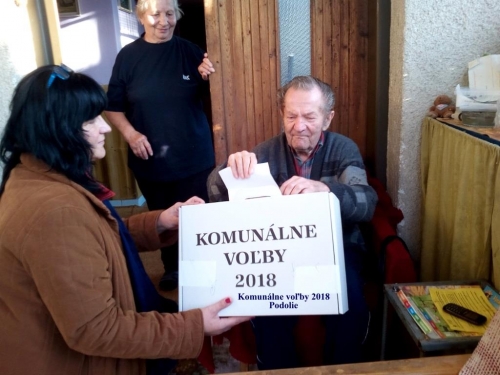 201811102322590.20181110-komun-volby-37
