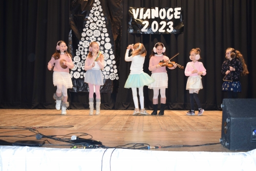 202312180104290.vianocne-trhy-podolie143