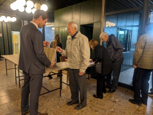 202510262139150.pxl-20251024-145927800-mp