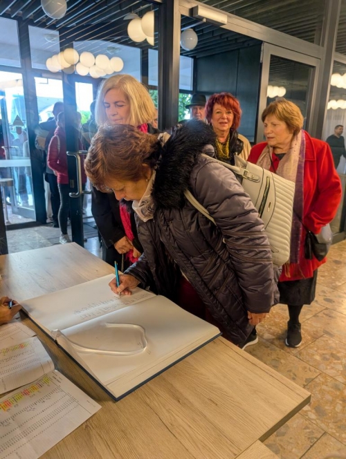 202510262139150.pxl-20251024-150314067-mp