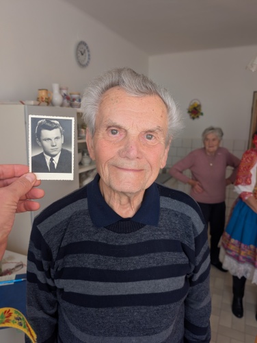 Uctili sme si a potešili našich najstarších občanov našej obce (90 a viac ročných) – fotografia 23