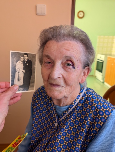 Uctili sme si a potešili našich najstarších občanov našej obce (90 a viac ročných) – fotografia 10